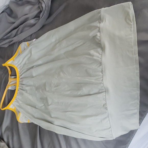 Lulu lemon tank top size 6 - Picture 3 of 4